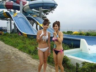 japanese swimsuit show. Photo #2