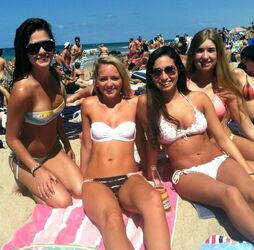 girls nude on beaches. Photo #1