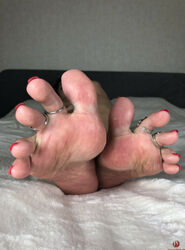 white girls pretty feet. Photo #1